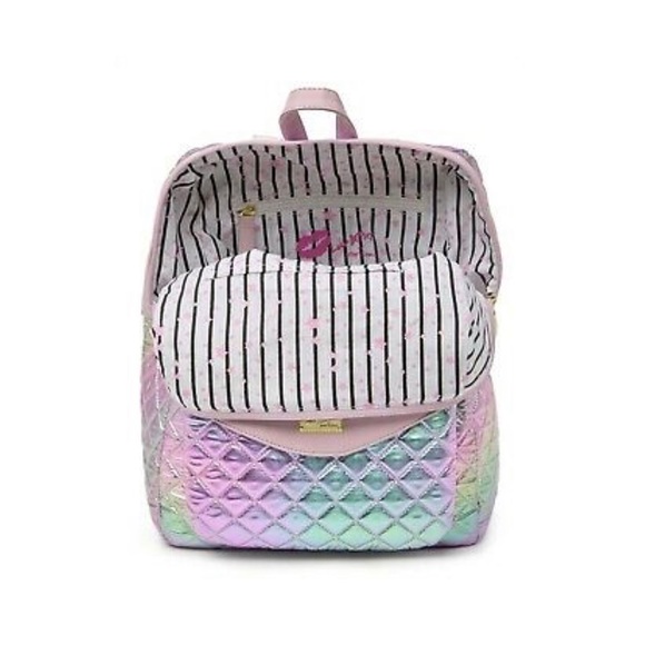 BETSEY JOHNSON Backpack & Detachable Crossbody. 🛑 - Picture 4 of 5